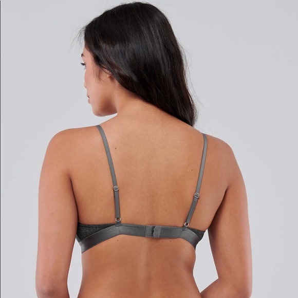 *NWT* Hollister Gilly Hicks Logo Triangle Bralette - Picture 3 of 4